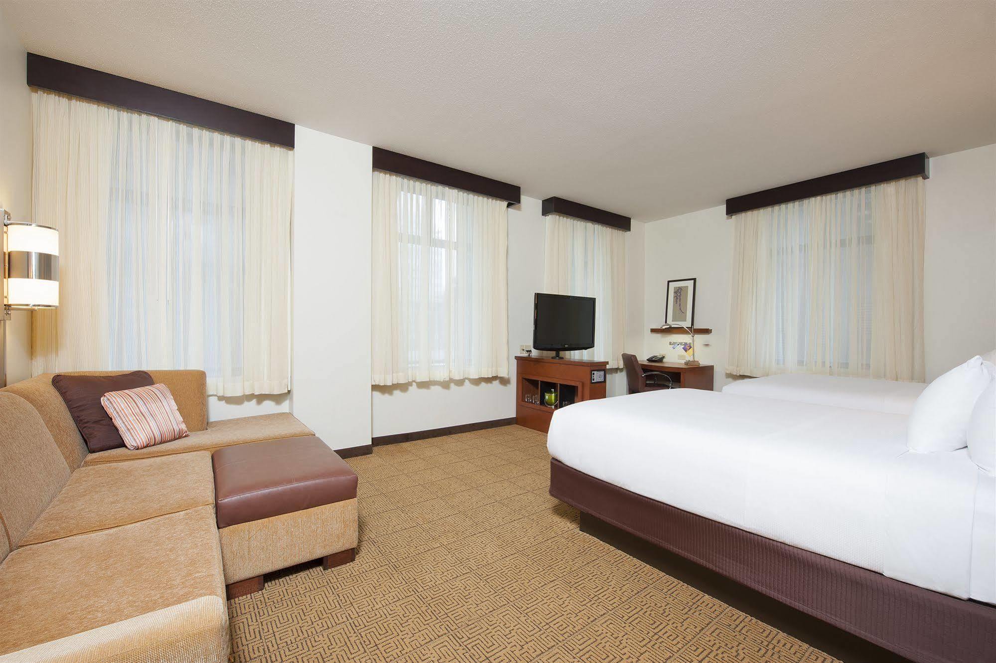 Hyatt Place Des Moines Downtown Bagian luar foto