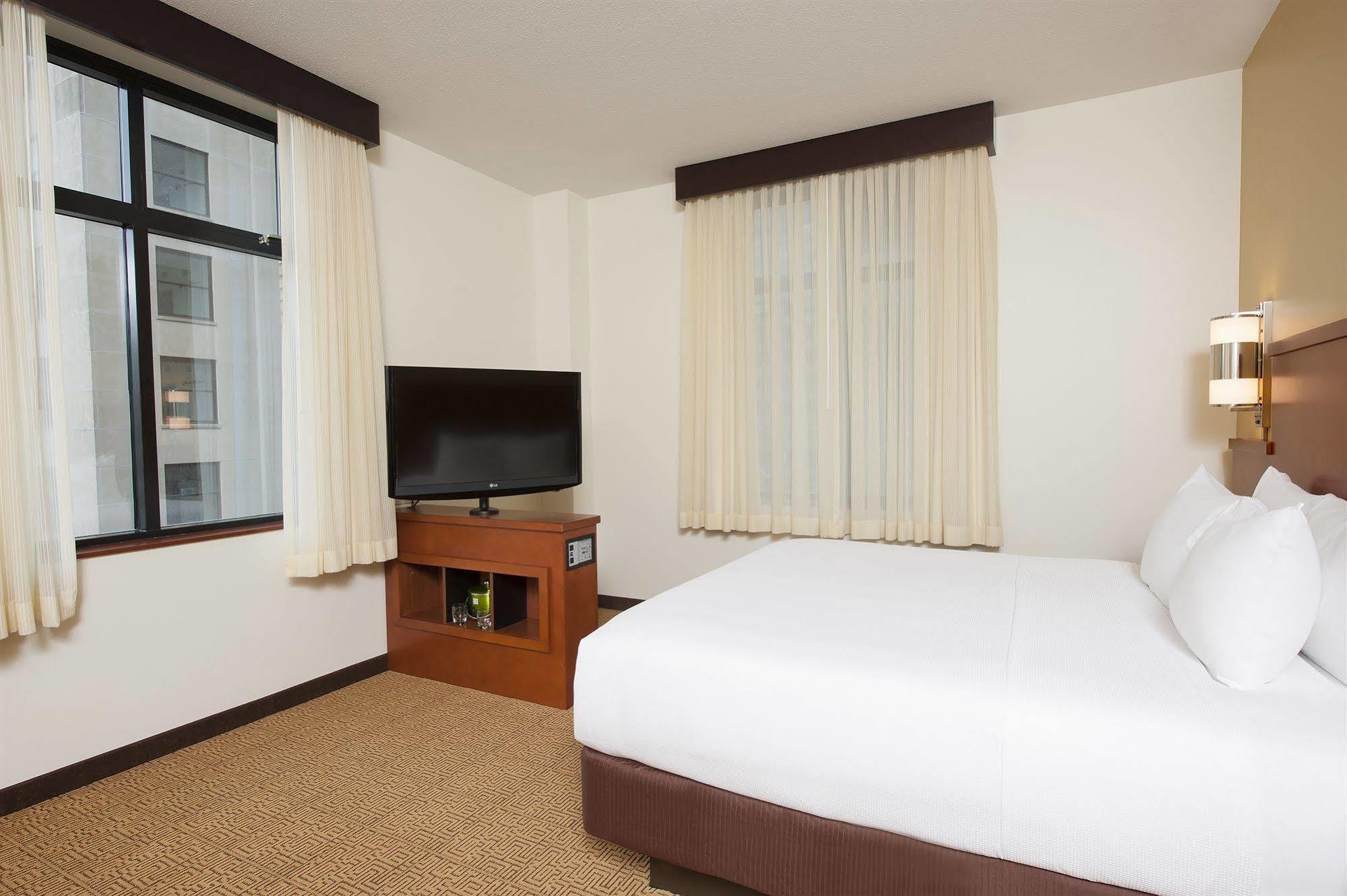 Hyatt Place Des Moines Downtown Bagian luar foto