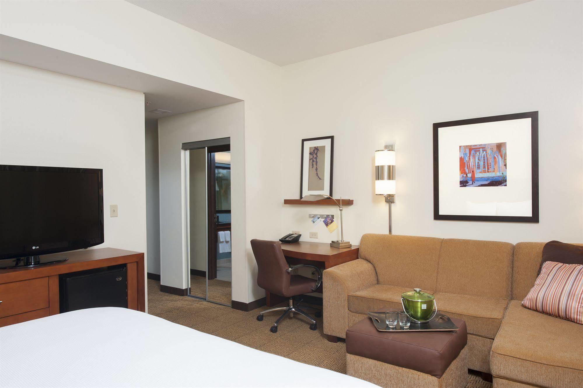 Hyatt Place Des Moines Downtown Bagian luar foto