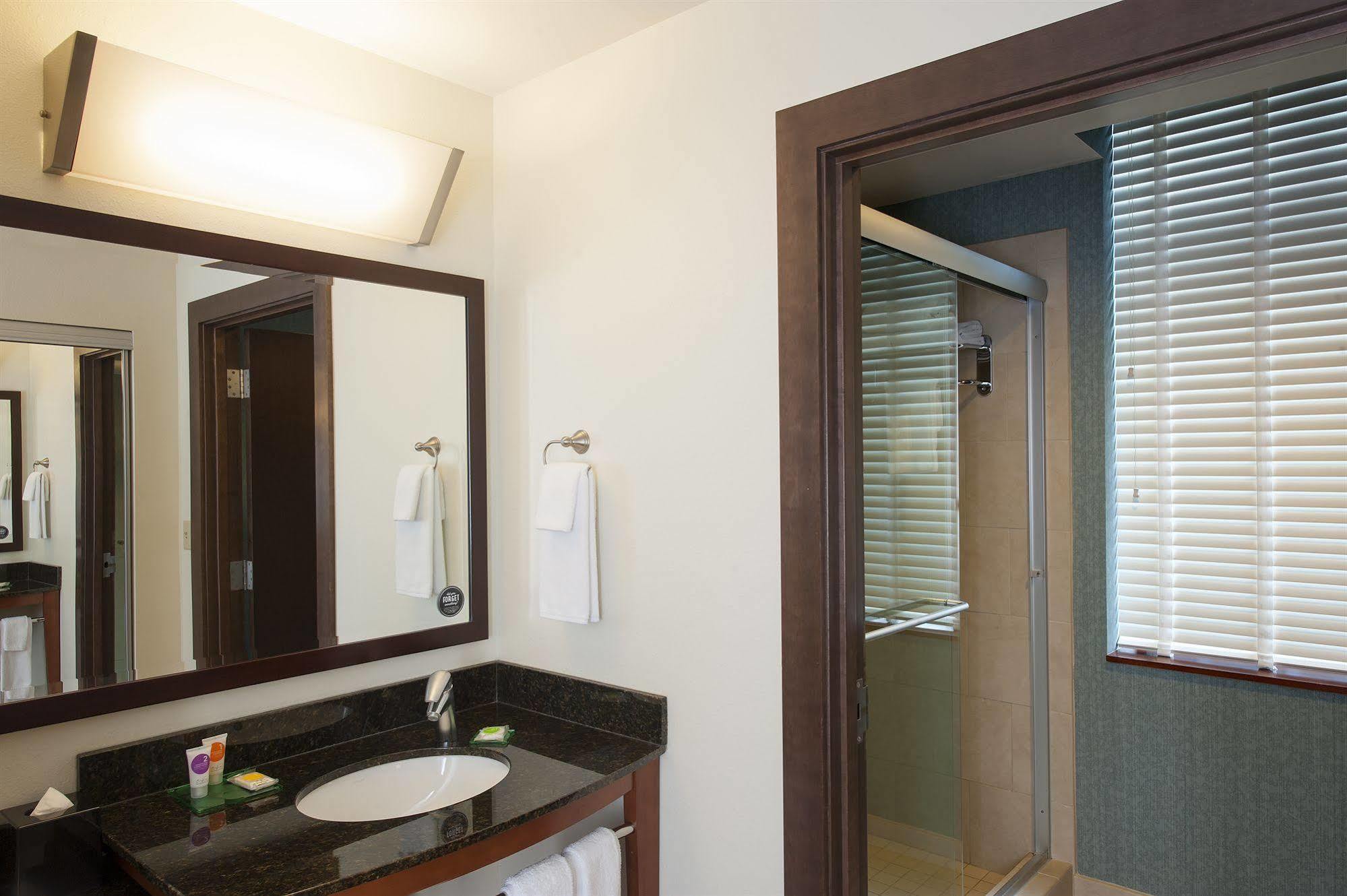 Hyatt Place Des Moines Downtown Bagian luar foto